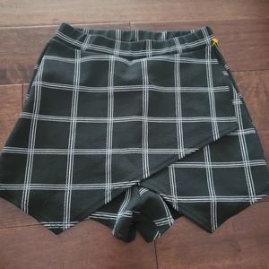 Skort by boohoo black blue and navy super adorable size 4 women's